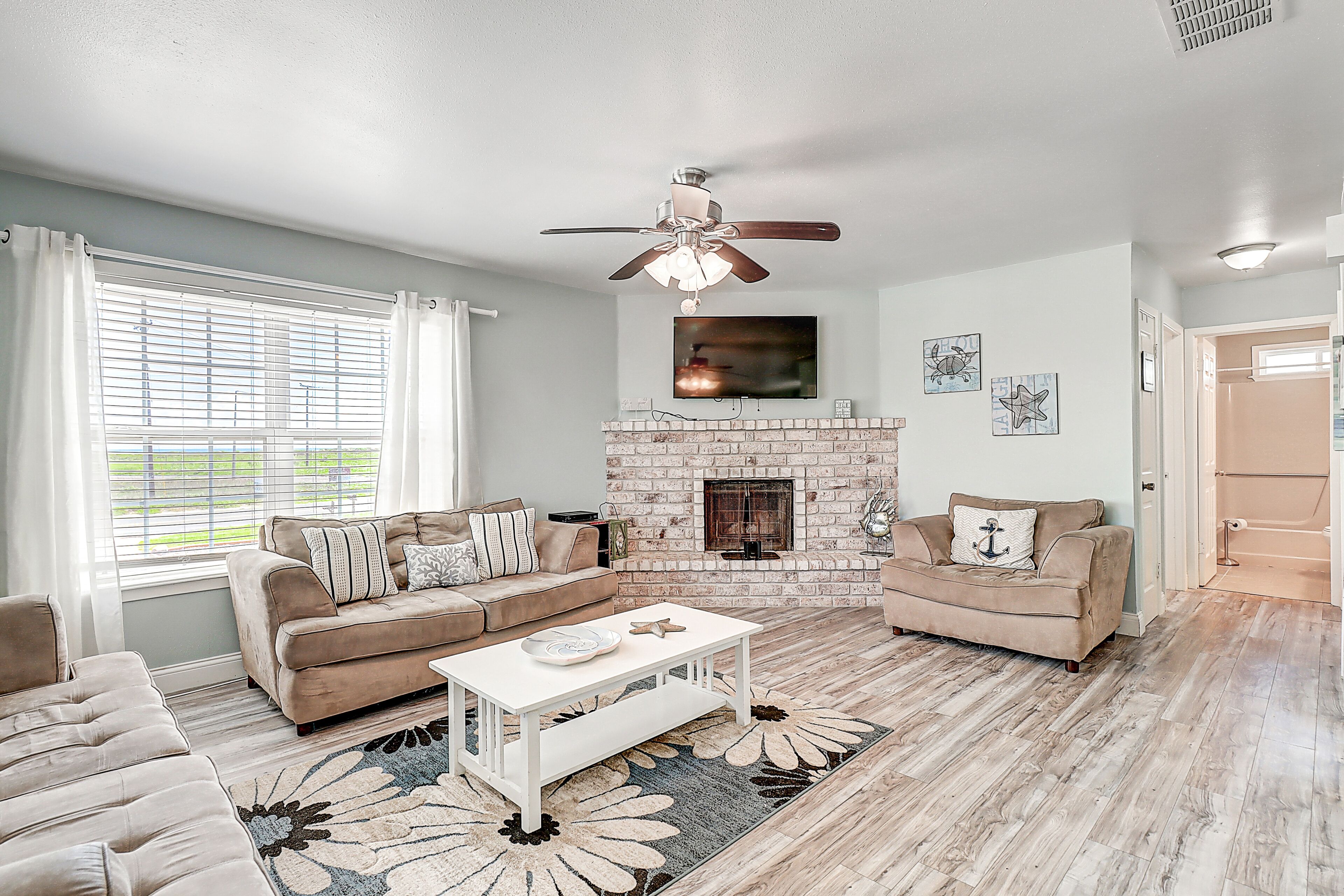 Coastal Bend condo with pool, boat slips, & fishing dock - walk to beach