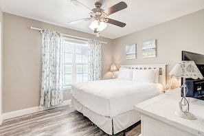 2 bedrooms, internet, bed sheets - Coastal Bend condo with pool, boat slips, & fishing dock - walk to beach (Corpus Christi)