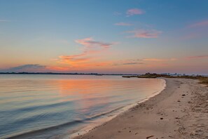 Una spiaggia nelle vicinanze