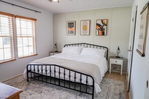 3 Schlafzimmer, Schreibtisch, Bügeleisen/Bügelbrett, kostenloses WLAN