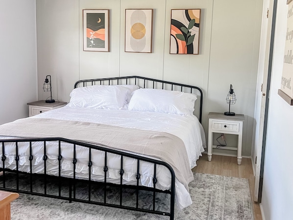 3 habitaciones, escritorio, tabla de planchar con plancha y wifi gratis 
