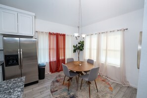Dining - Cheerful home with Arcade near Downtown/Med Ctr (Houston)