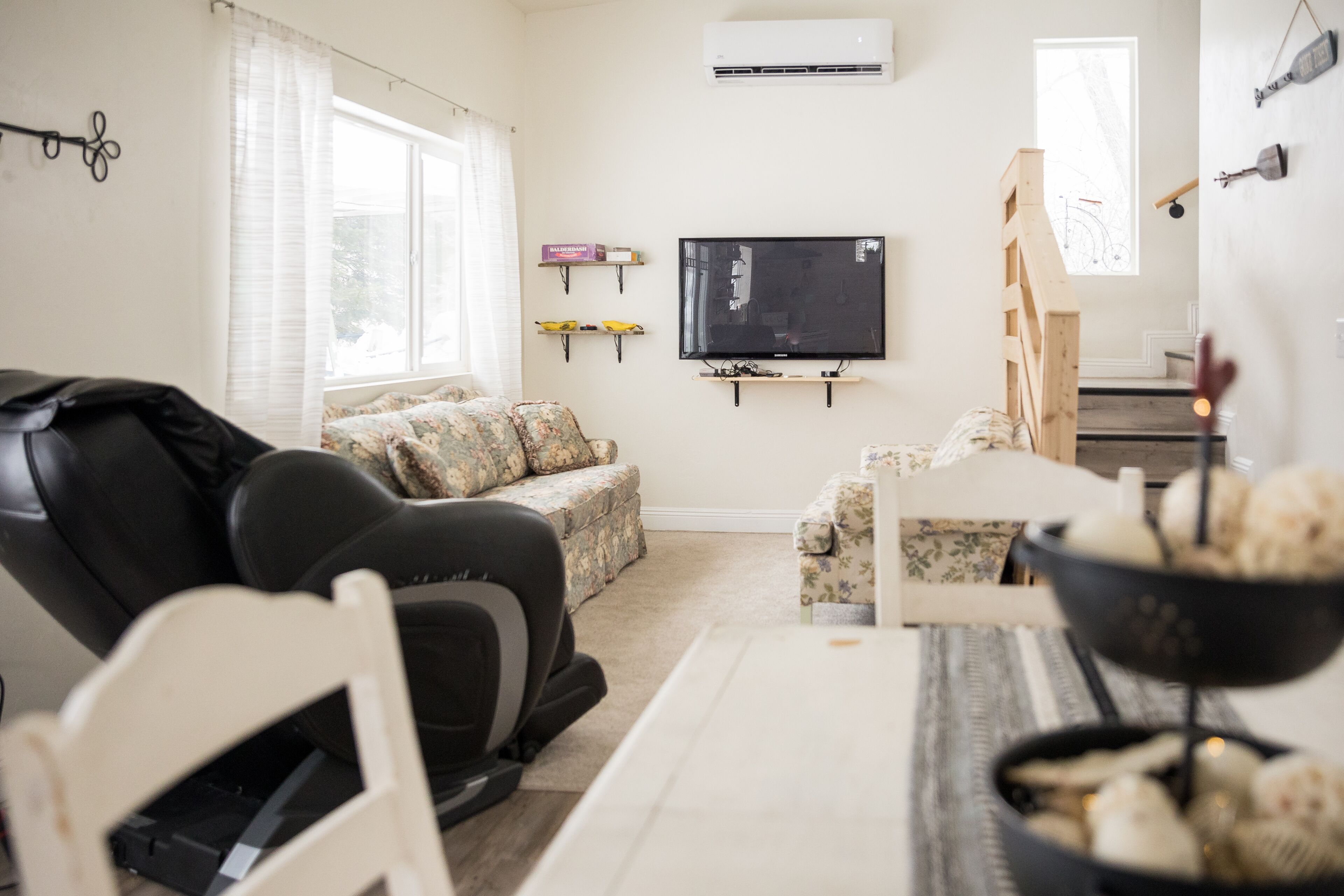 Luxurious country home+ river + petting zoo + sleep number beds + massage chair.