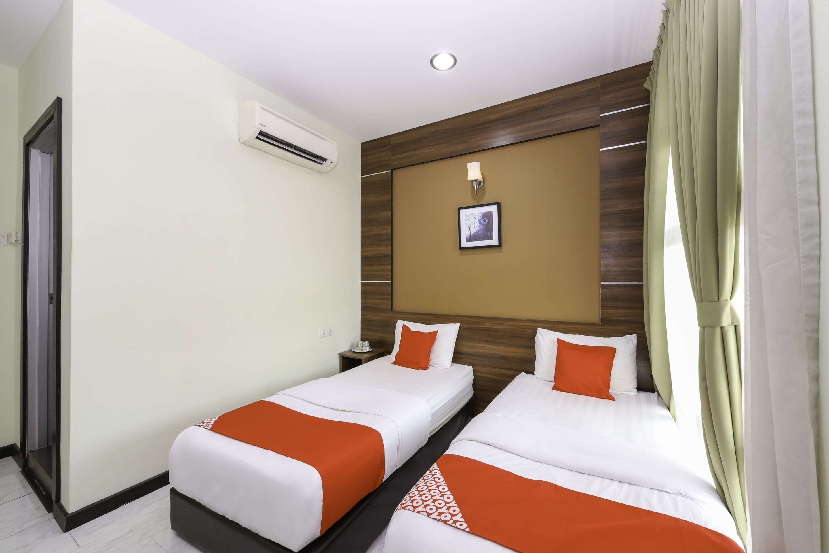 standard twin room | bed sheets