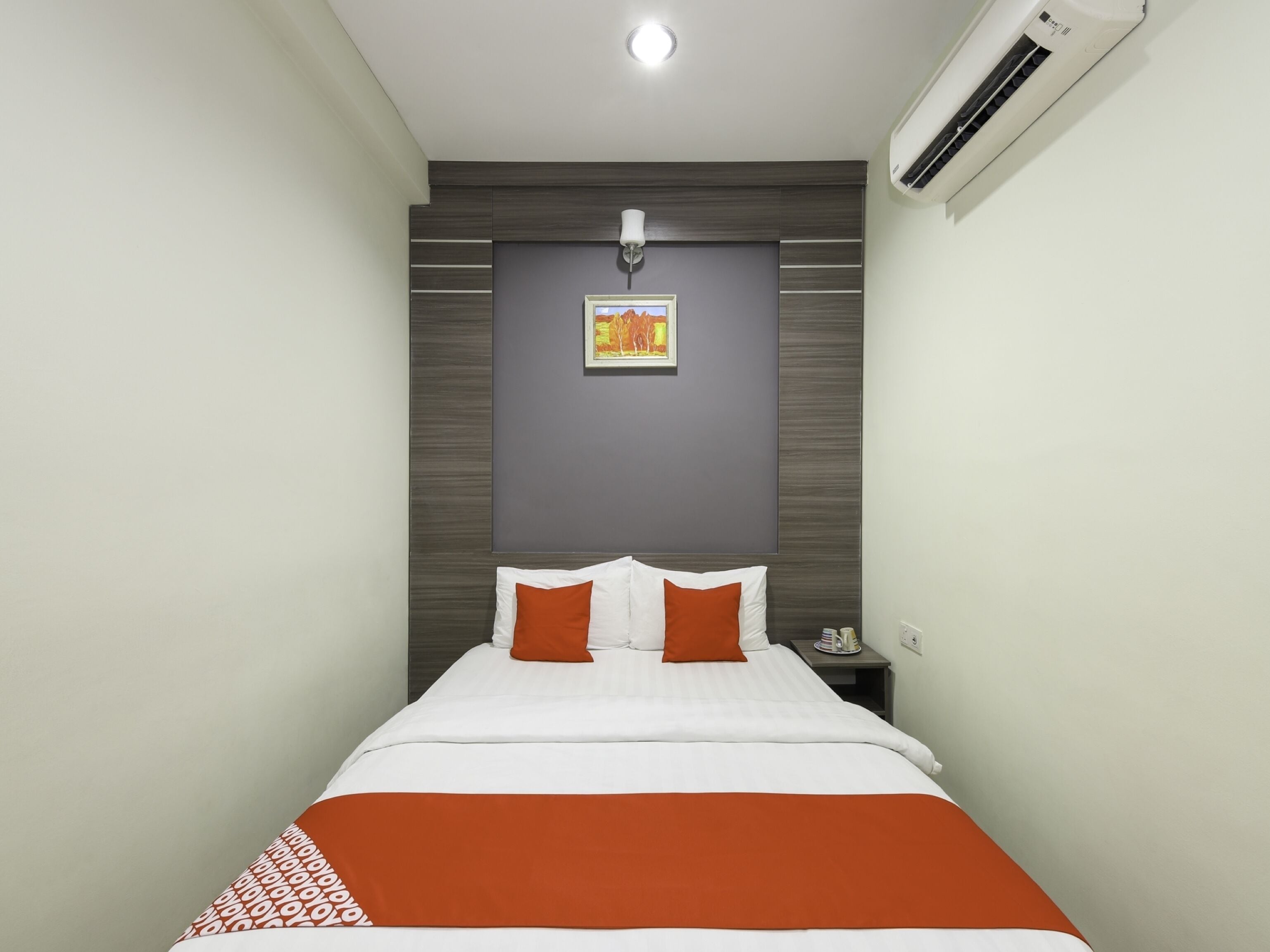 standard double room | bed sheets