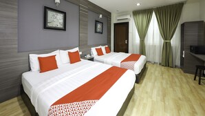 A hotel room with two beds, a TV, an air conditioning unit, and a wooden floor. - Collection O Shah Alam Formerly Hotel SMC Seksyen 13 (Shah Alam)