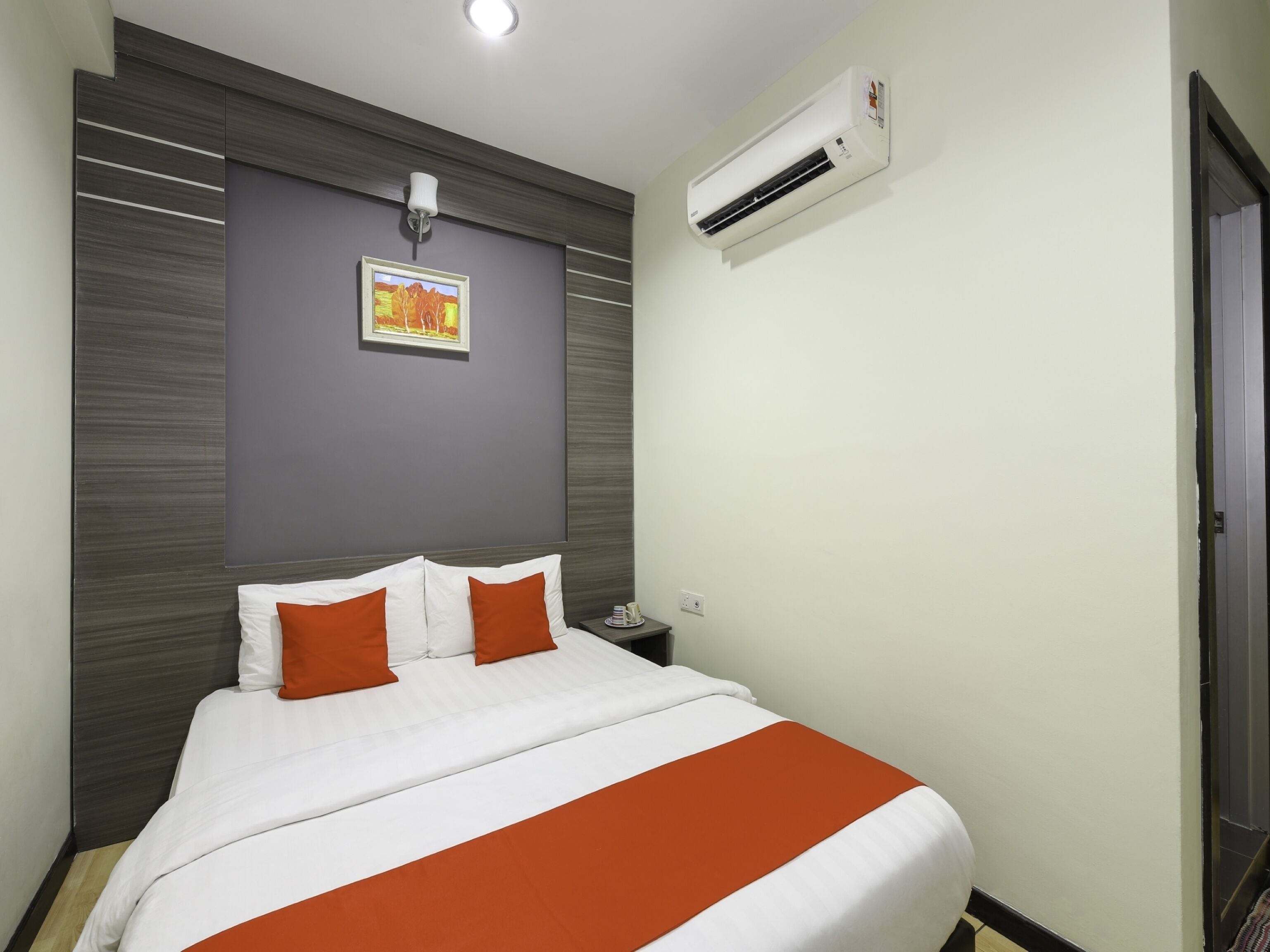 standard double room | bed sheets