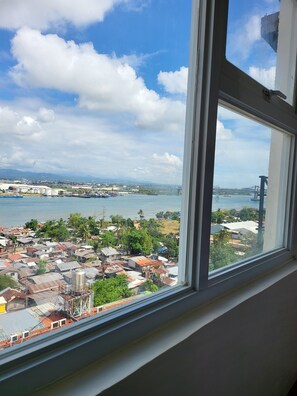 View from property - SEMPRE PREMIER INN MACTAN AIRPORT HOTEL (Lapu-Lapu)