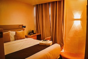 Deluxe Queen, Partial City/Seaview with Free Airport Transfer