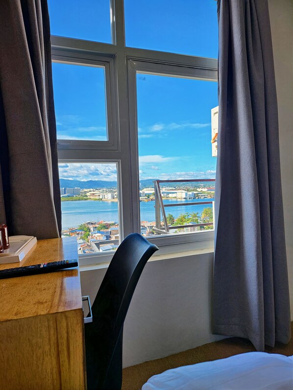 Premier-Doppel- oder -Zweibettzimmer, Meerblick | Bettwäsche aus ägyptischer Baumwolle, hochwertige Bettwaren