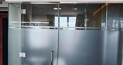 SEMPRE PREMIER INN MACTAN AIRPORT HOTEL