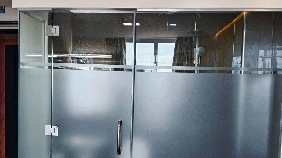 SEMPRE PREMIER INN MACTAN AIRPORT HOTEL