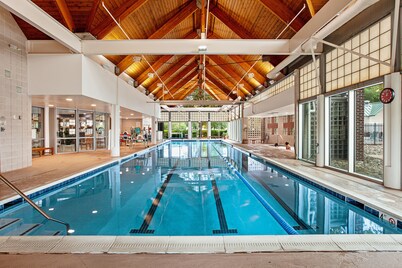 Bear Trap Dunes 1st floor condo w/ central AC, private W/D, and gas fireplace