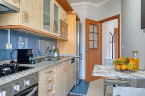 Frigorifero, microonde, forno, macchina per tè/caffè