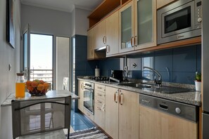 Fridge, microwave, oven, coffee/tea maker