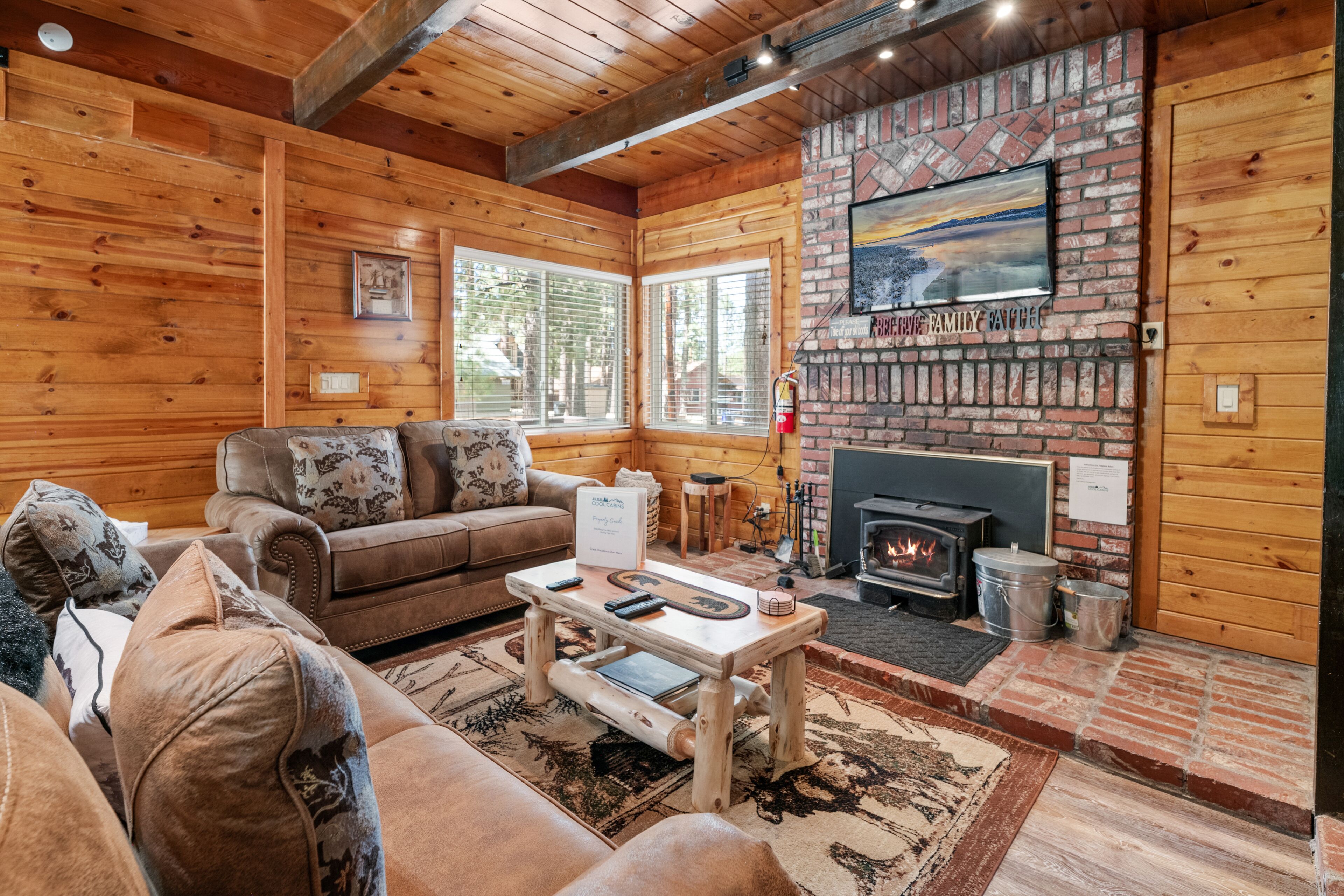 Snow Summit Chalet - Walk to Snow Summit with Hot Tub and Game Room!