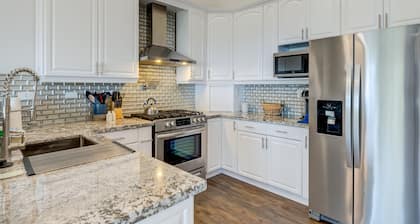 Stylish home near the lake and slopes with WiFi, furnished deck & fireplace
