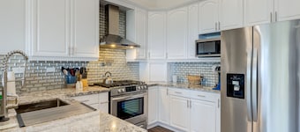 Stylish home near the lake and slopes with WiFi, furnished deck & fireplace