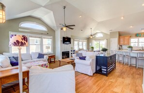 TV, caminetto, lettore DVD