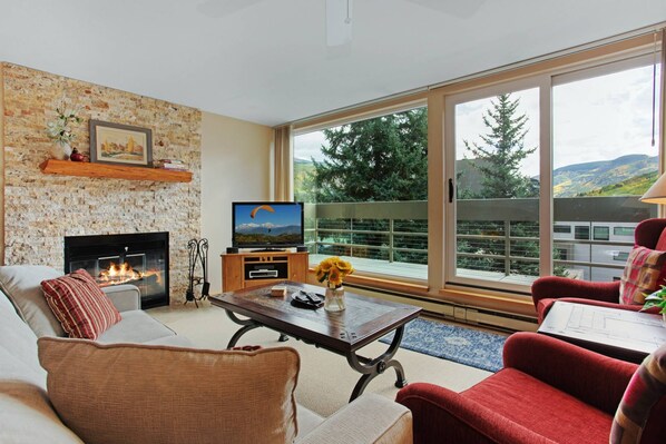 Flat-screen TV, fireplace, DVD player, stereo