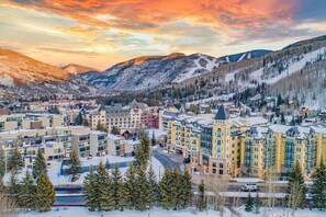 Unclassified image, 4 of 48, button - Plentiful Amenities, Sweeping Views, Location! Simba Run is a Favorite for Ski Season, Plan Ahead! (Vail)