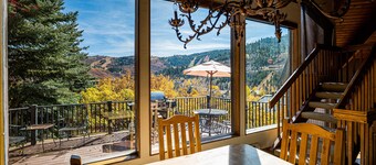 Modern Mountain Design, Hot Tub & Sauna + Free Shuttle - Perfect for Families!