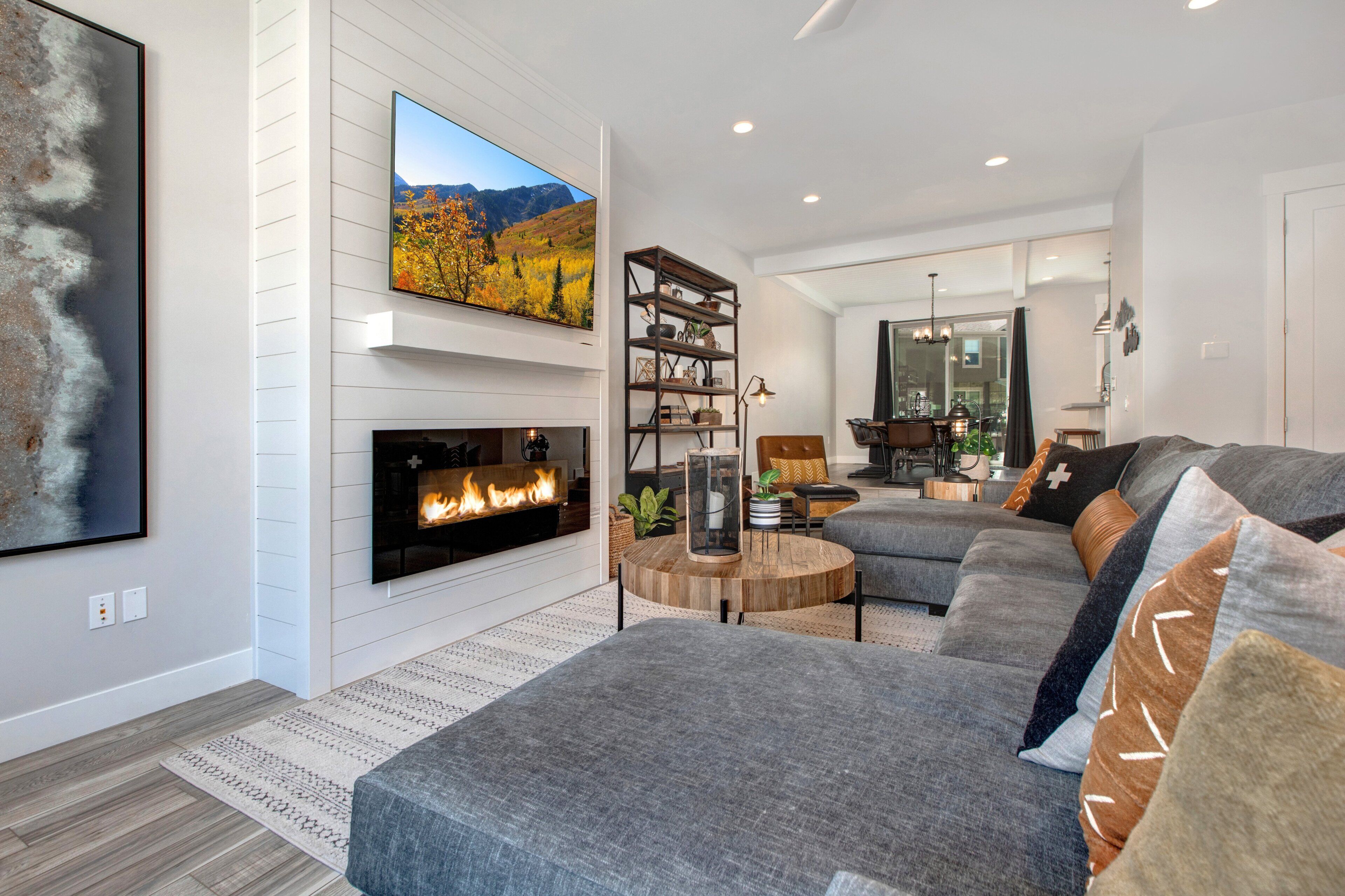 Smart TV, fireplace