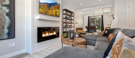 Smart TV, fireplace