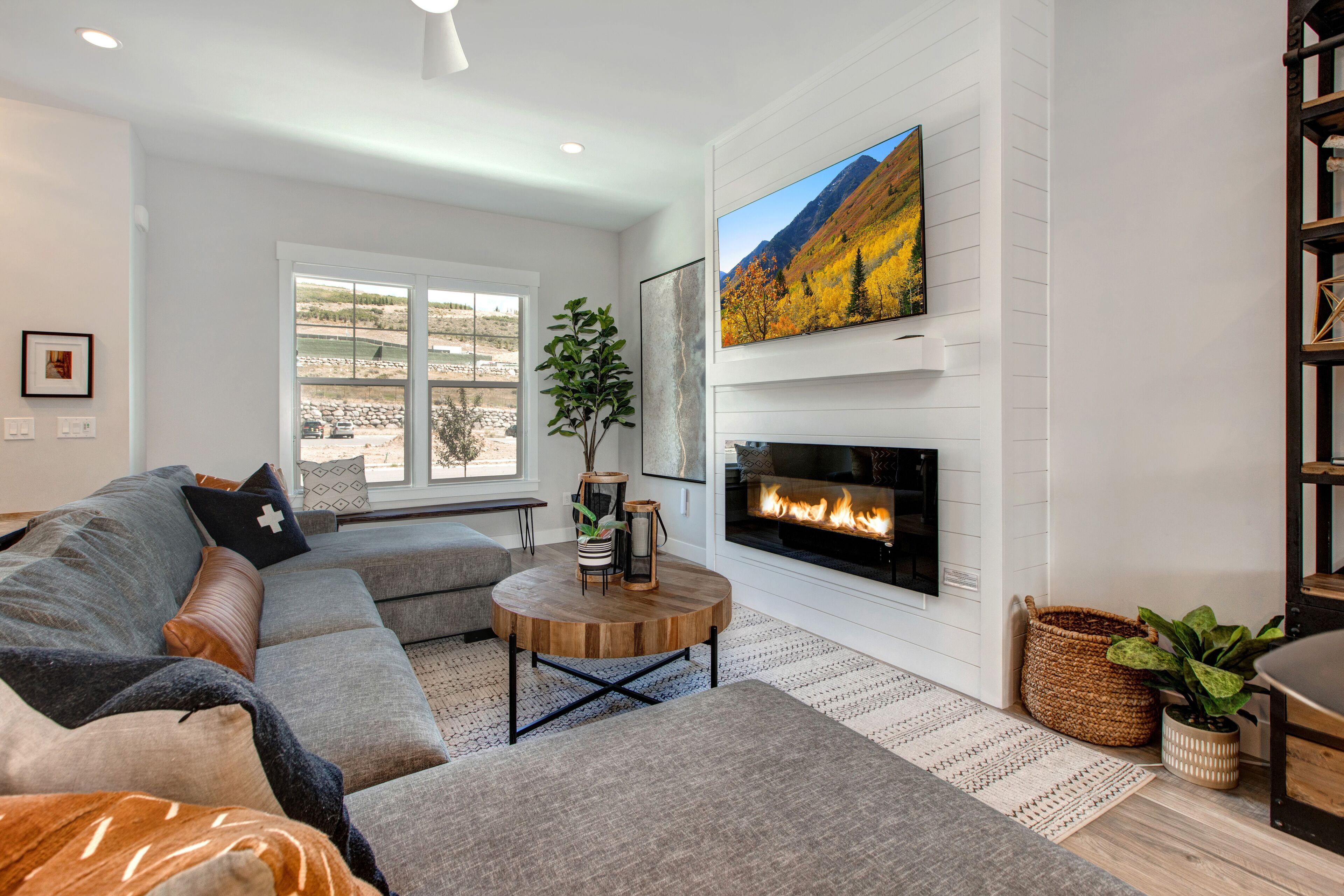Centrally Located Luxury Townhome, Easy Access to Year-Round Recreation! Wasatch Springs 1045