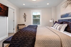 4 bedrooms, iron/ironing board, WiFi, bed sheets