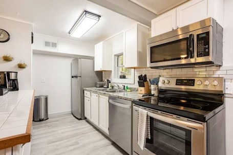 Fridge, microwave, oven, stovetop. Cozy Hideaway in the Duck Pond