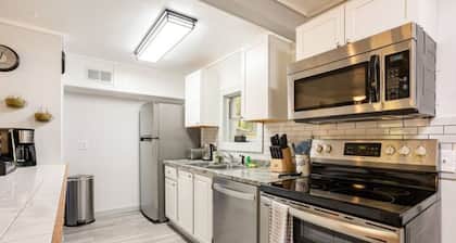 Cozy Hideaway in the Duck Pond