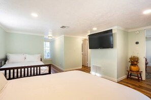 1 habitación, tabla de planchar con plancha, wifi gratis y ropa de cama