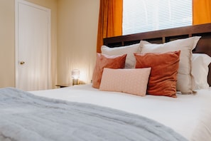 3 bedrooms, desk, iron/ironing board, free WiFi