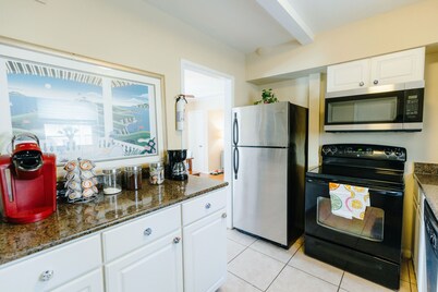Centrally Located 3BR Overton Square Free Parking Yes Pets