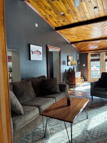 Ligonier Creekside Cabin in Laurel Highlands