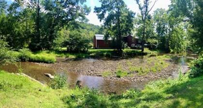 Ligonier Creekside Cabin in Laurel Highlands
