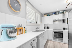 Fridge, microwave, oven, stovetop - Stylish Two Bedroom Unit in Ascot (Ascot)