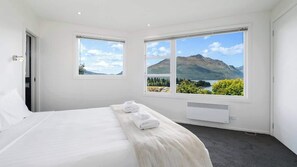 5 bedrooms, iron/ironing board, free WiFi, bed sheets - Majestic Mountain Vistas Panorama Views (Queenstown)