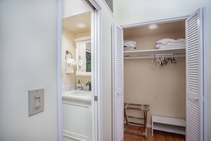 Master queen bedroom with a closet, dresser, Cable TV & access to the bathroom - Cozy Cottage on the Beach | Steps to SK Village (Siesta Key)