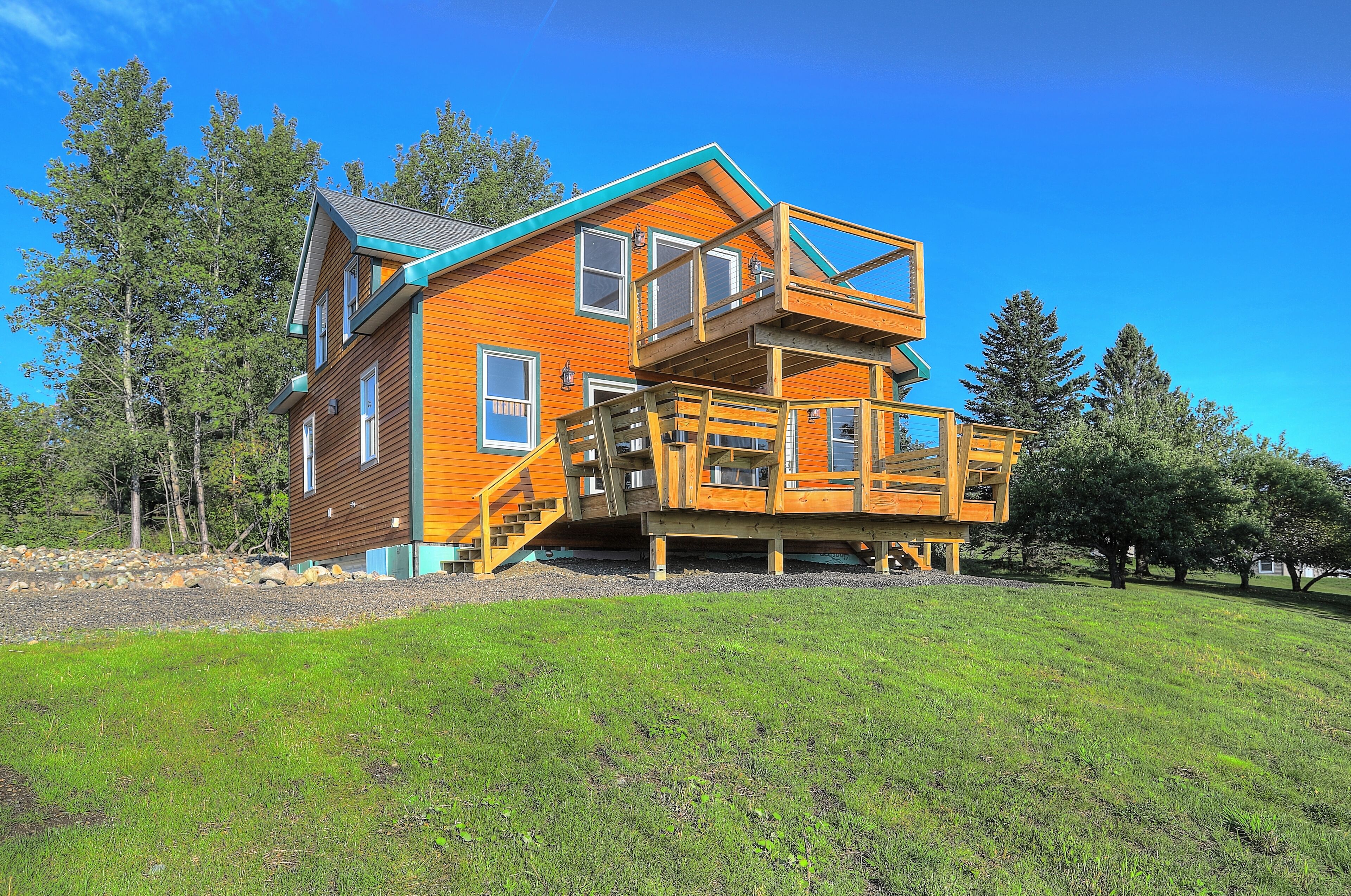 Dallas Hill - Newly built and close to town!