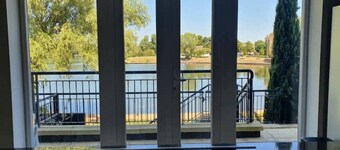 Executive Lakeside 4 Bed Townhouse