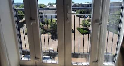 Executive Lakeside 4 Bed Townhouse