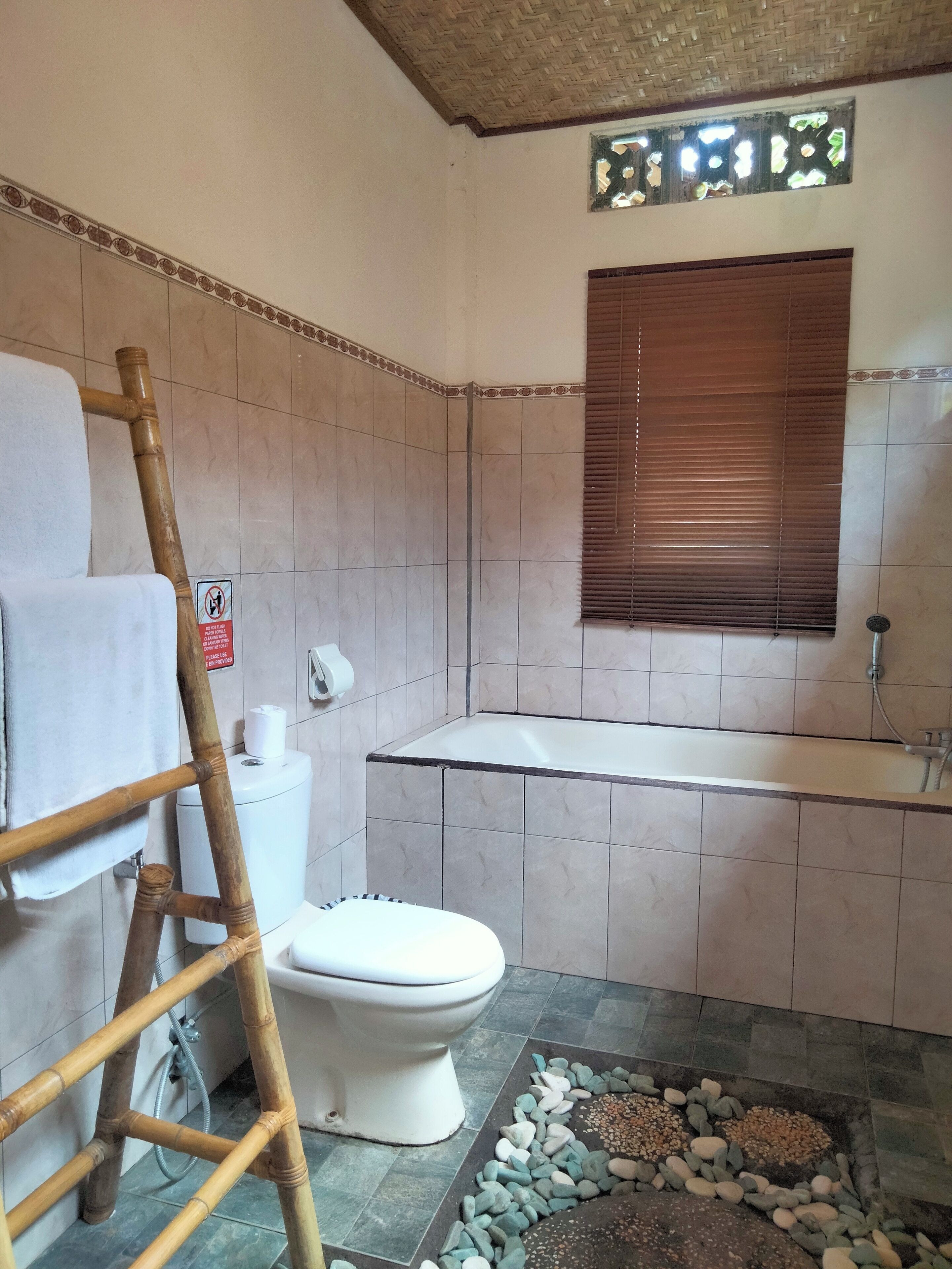 A bathroom with a toilet, a sink, and a bathtub.