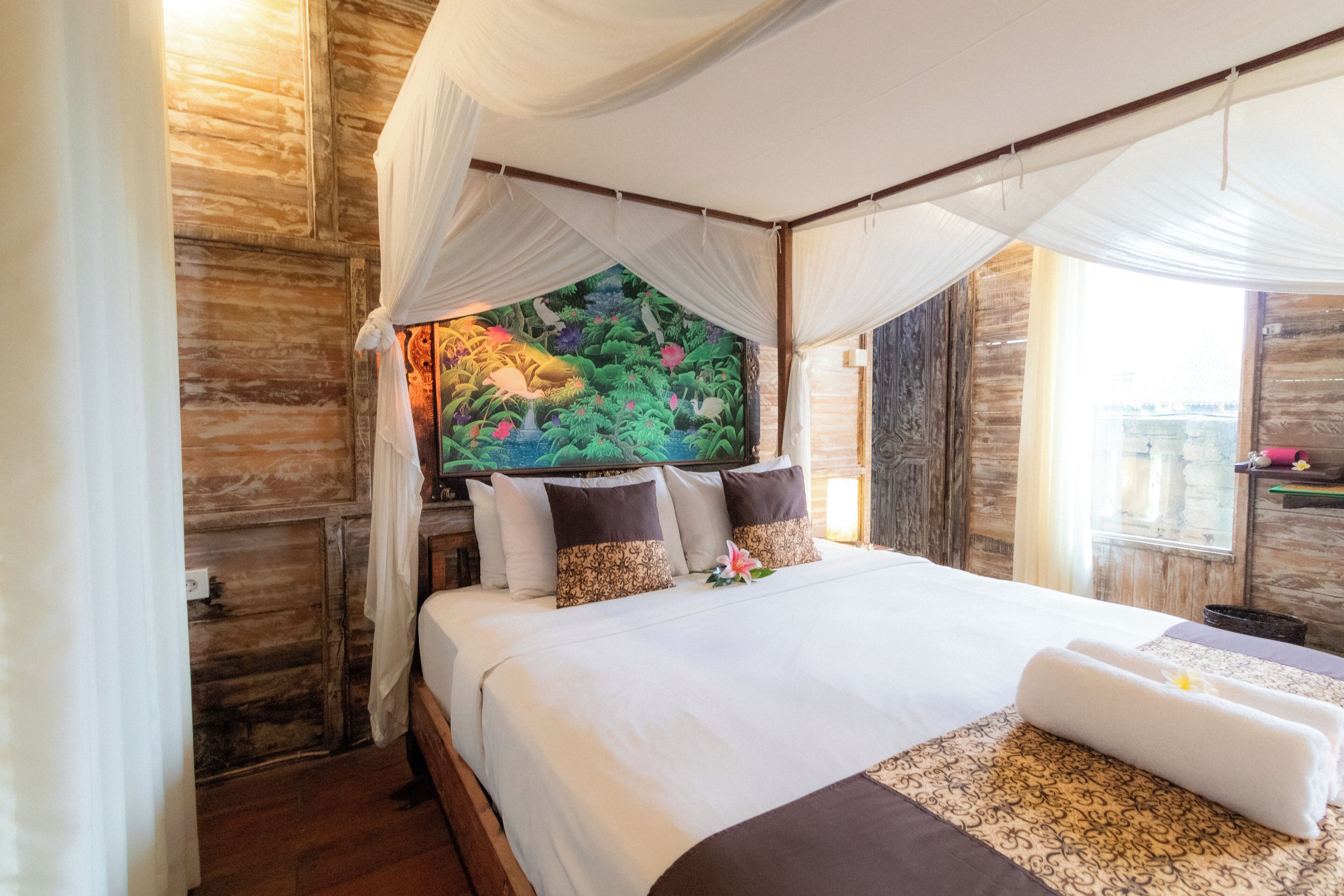 ملاءات من القطن المصري وأغطية فراش متميزة وميني بار