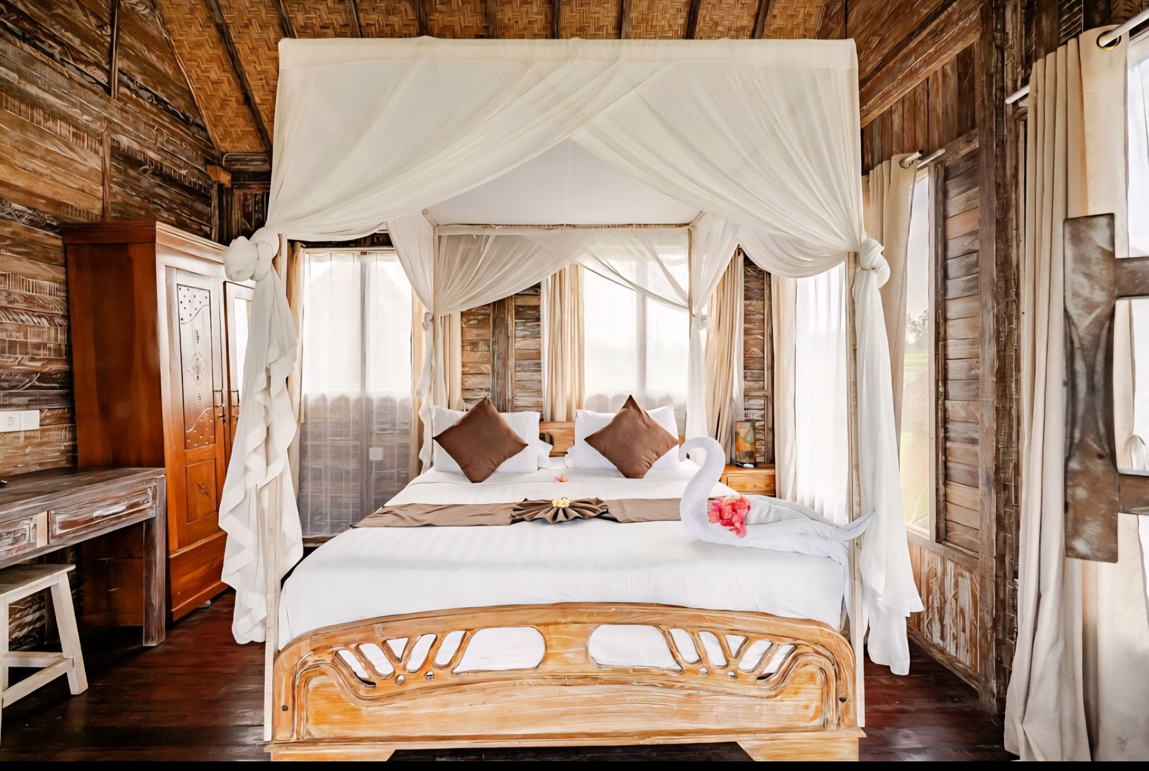 ملاءات من القطن المصري وأغطية فراش متميزة وميني بار