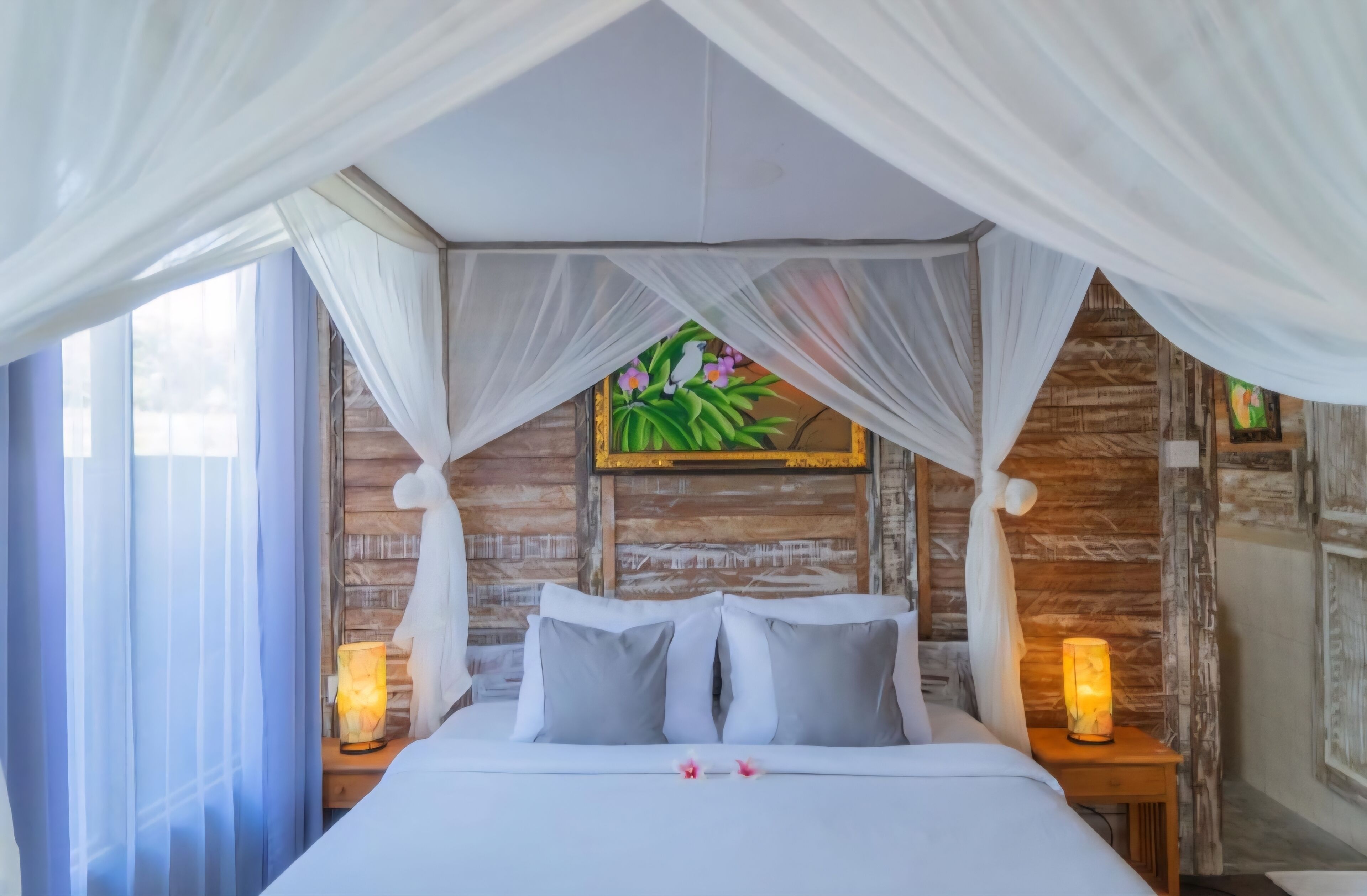 ملاءات من القطن المصري وأغطية فراش متميزة وميني بار