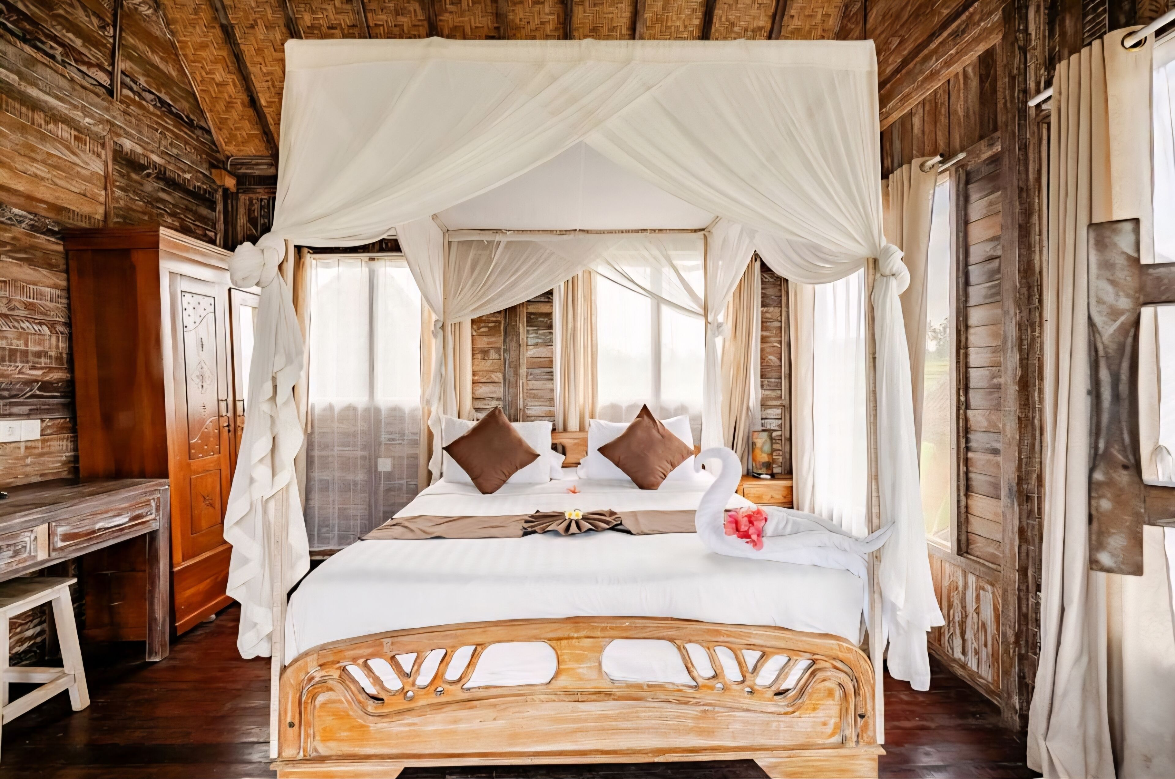 ملاءات من القطن المصري وأغطية فراش متميزة وميني بار