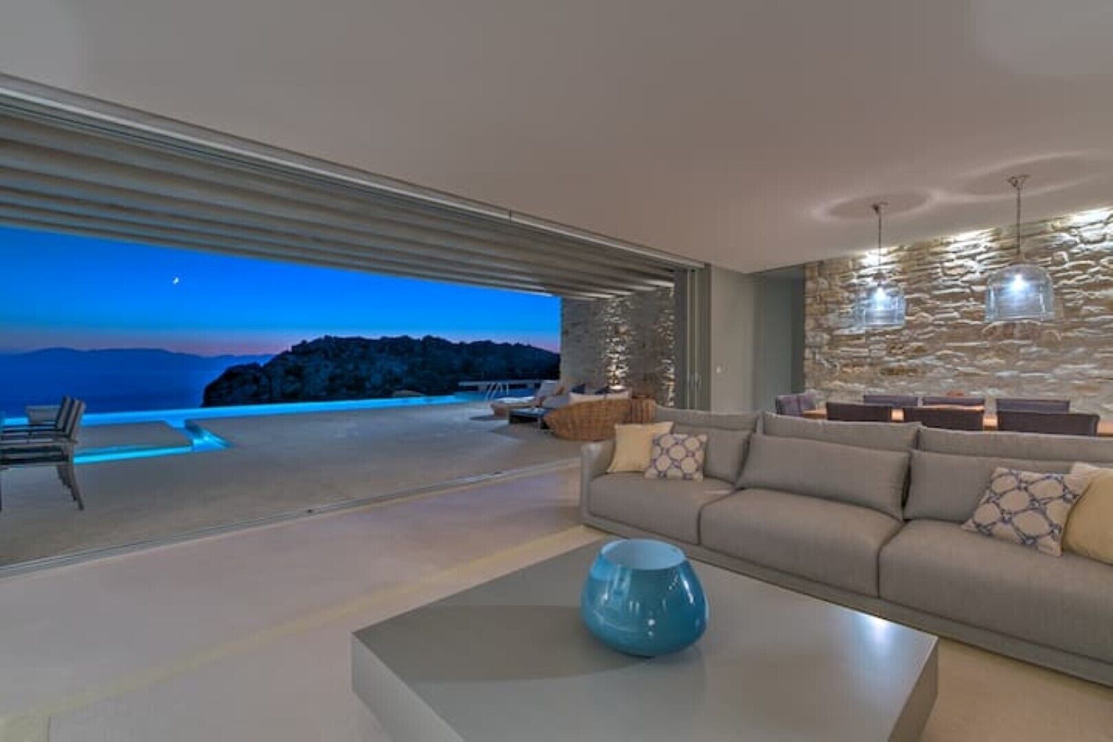 One  Br Private Honeymoon Peaceful Mylo Villa w/ Living room  Close to Mylopotas