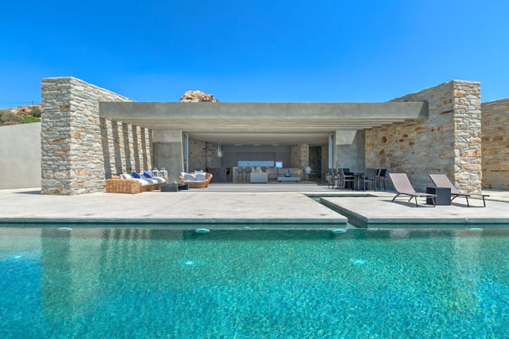 One  Br Private Honeymoon Peaceful Mylo Villa w/ Living room  Close to Mylopotas